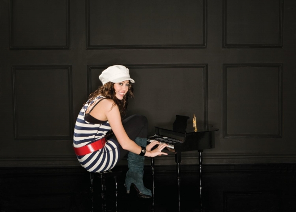 Miley-Cyrus-Photoshoot-Breakout_18.jpg