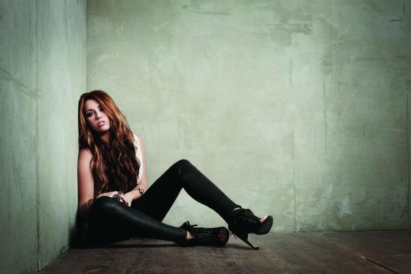 cant-be-tamed-photoshoot-2.jpg